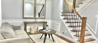 NEW Beach House - 3 blocks to the beach with beach Badges! 