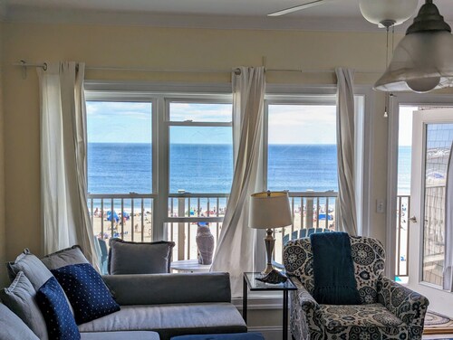 Oceanfront penthouse -“Sunkissed”