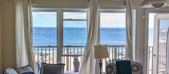 Oceanfront penthouse -“Sunkissed”