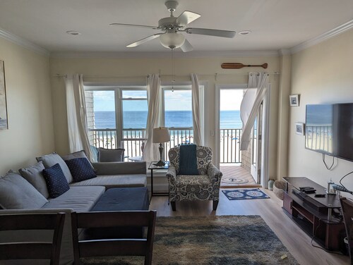 Oceanfront penthouse -“Sunkissed”
