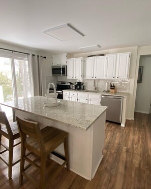 Fridge, microwave, oven, stovetop - Casa Luna Beach House - Sugar Sand + Moonlit Views (Oscoda)