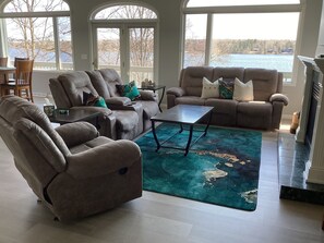 Smart TV, fireplace, DVD player, stereo - "It's All Good" at Pike Lake (Duluth)