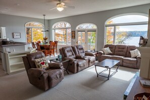 Smart TV, fireplace, DVD player, stereo - "It's All Good" at Pike Lake (Duluth)