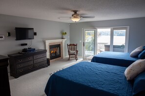 4 bedrooms, iron/ironing board, free WiFi, bed sheets - "It's All Good" at Pike Lake (Duluth)