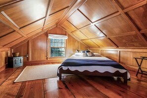 5 bedrooms, desk, iron/ironing board, WiFi