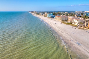 Beach nearby, beach towels, motor boating