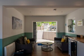 TV, video-game console - BeachBreak, Sleeps 9, Pets, Hot Tub (Croyde)