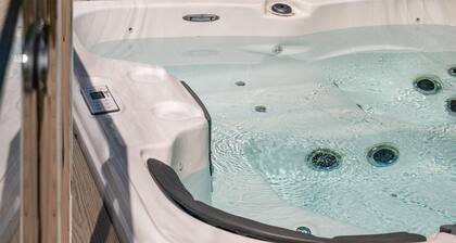 BeachBreak, Sleeps 9, Pets, Hot Tub