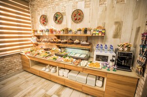 Free daily buffet breakfast
