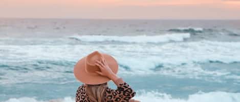 Una spiaggia nelle vicinanze