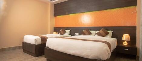 Deluxe Triple Room | Premium bedding, Select Comfort beds, minibar, iron/ironing board