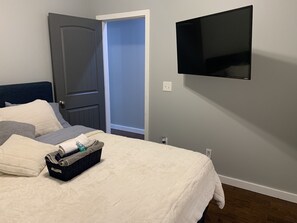3 bedrooms, iron/ironing board, free WiFi, bed sheets - 3 Bedrooms in the City Limits Close to Everything (Atlanta)