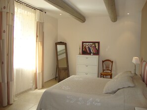 3 Schlafzimmer, Bügeleisen/Bügelbrett, WLAN, Bettwäsche