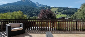 Chalet Entirely Renovated - 4 Bedrooms - Large terrace, private parking