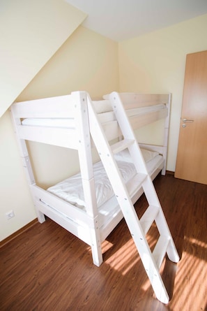 1 bedroom, bed sheets