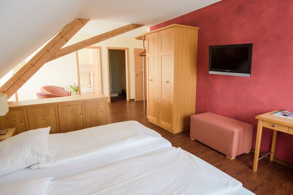 1 bedroom, bed sheets