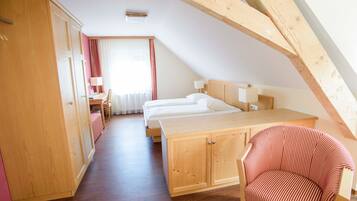 1 bedroom, bed sheets