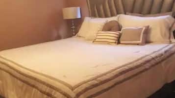 3 bedrooms, iron/ironing board, free WiFi, bed sheets