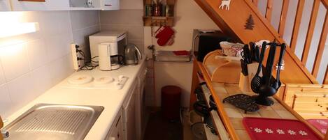 Réfrigérateur, micro-ondes, four, lave-vaisselle