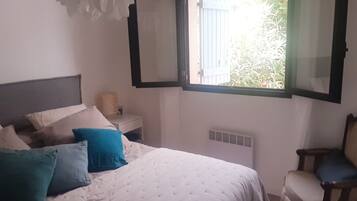 2 chambres, fer et planche à repasser, Wi-Fi gratuit, draps fournis