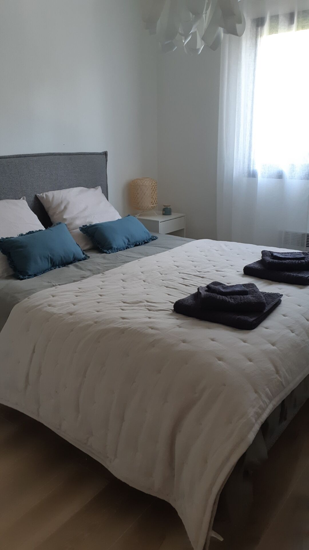 2 chambres, fer et planche à repasser, Wi-Fi gratuit, draps fournis