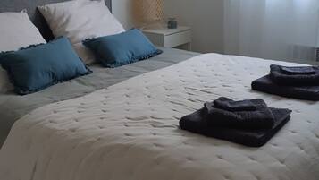 2 chambres, fer et planche à repasser, Wi-Fi gratuit, draps fournis