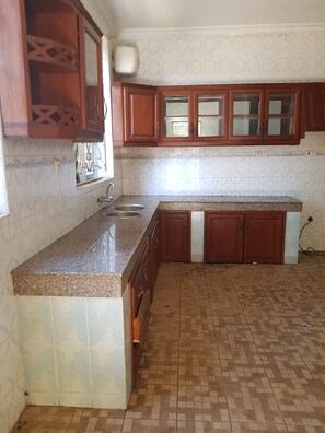 Kühlschrank, Mikrowelle, Wasserkocher, Toaster