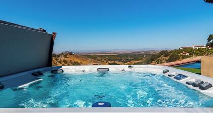 Renata's Retreat-Luxury Wine Country Home with Pool and Hot Tub!