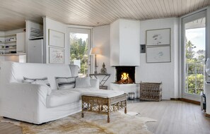 Fernseher, Kamin, Tischtennisplatte