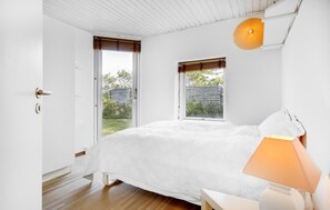 6 bedrooms, travel cot, free WiFi