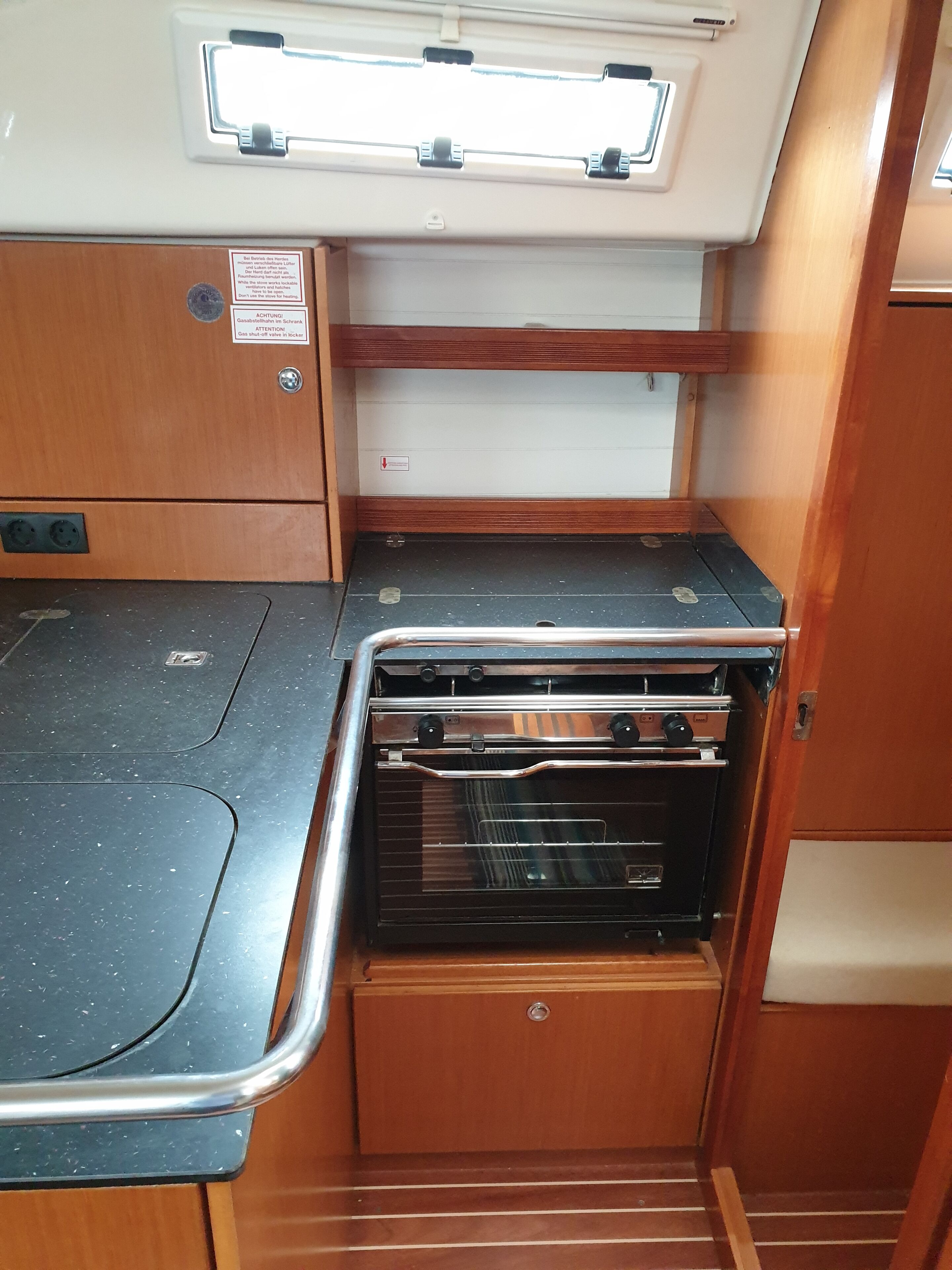 Réfrigérateur, four, plaque de cuisson