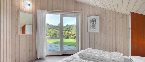 3 bedrooms, travel cot, free WiFi