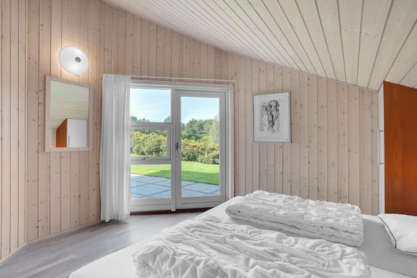 3 bedrooms, travel crib, free WiFi