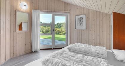 Nice home in Hovborg with sauna