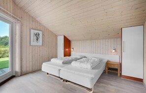 3 bedrooms, travel cot, free WiFi