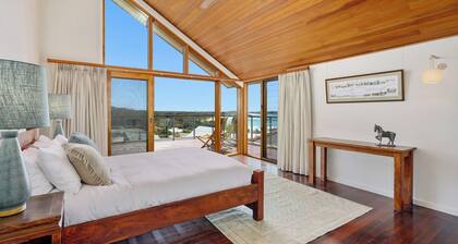 Sundecks - Stunning Oceanview Beach House in Emerald Beach