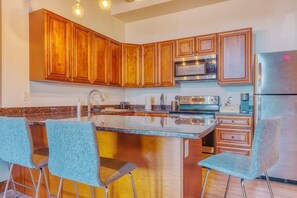 Coffee/tea maker, fridge, microwave, oven