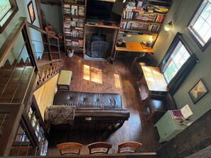 TV, fireplace, DVD player, books