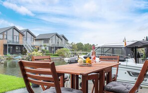 Outdoor dining - Beautiful home in Stavoren (Stavoren)