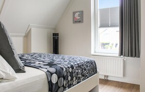 3 bedrooms, free WiFi, bed sheets - Beautiful home in Stavoren (Stavoren)
