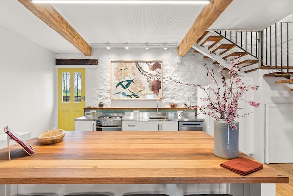 Fridge, microwave, oven, stovetop - TARALGA TERRACES - WHITING'S STORE (Taralga)