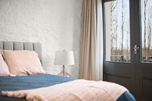 3 Schlafzimmer, Schreibtisch, Bügeleisen/Bügelbrett, WLAN