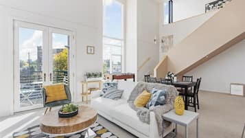 TV, Netflix, Hulu, streaming services