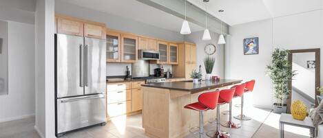 Fridge, microwave, oven, stovetop