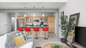 TV, Netflix, Hulu, streaming services