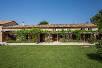 Le Poirier, Le Citronier and Les Vignes