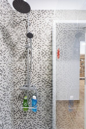Bathtub, hair dryer, towels - Home2Book Family Apartment with Pool Las Américas (Arona)