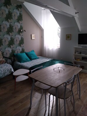 1 bedroom, travel crib, free WiFi, bed sheets