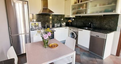 Casa con precioso jardin