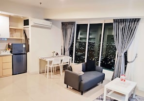 2 Bedrooms Grand Kamala Lagoon by 21 Room | Living area